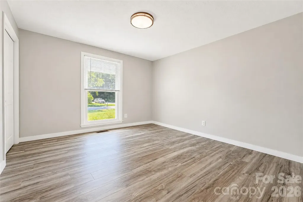 2121 24th Street NE Hickory NC 28601