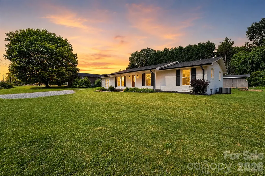 2121 24th Street NE Hickory NC 28601