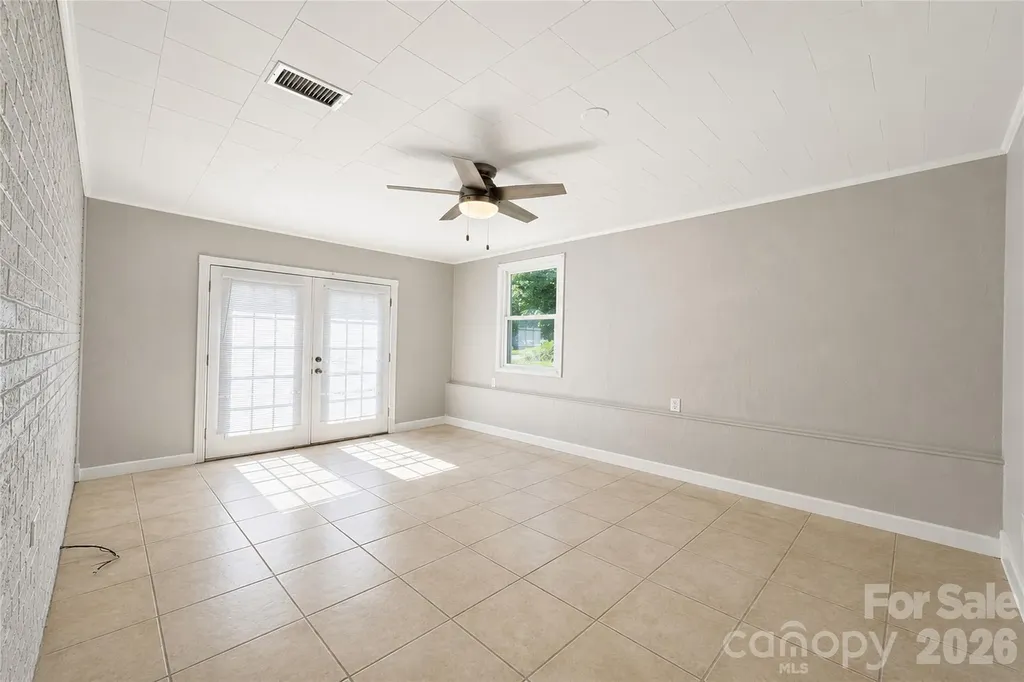 2121 24th Street NE Hickory NC 28601