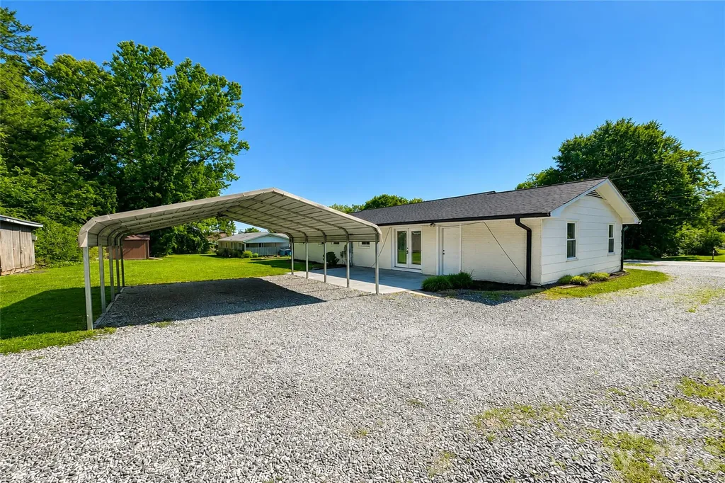 2121 24th Street NE Hickory NC 28601
