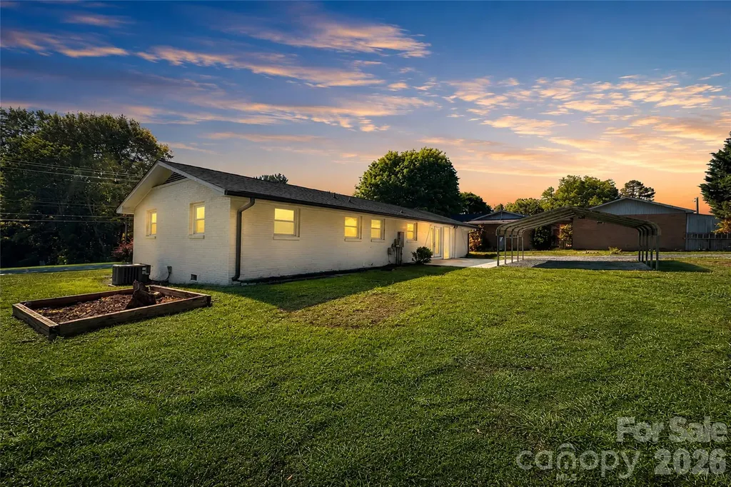 2121 24th Street NE Hickory NC 28601