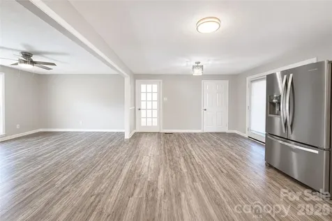 2121 24th Street NE Hickory NC 28601