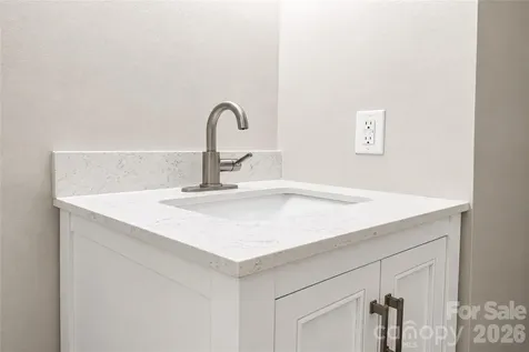 2121 24th Street NE Hickory NC 28601