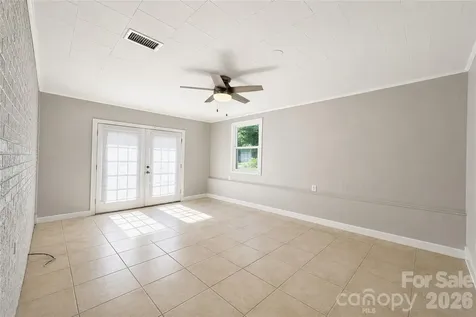 2121 24th Street NE Hickory NC 28601