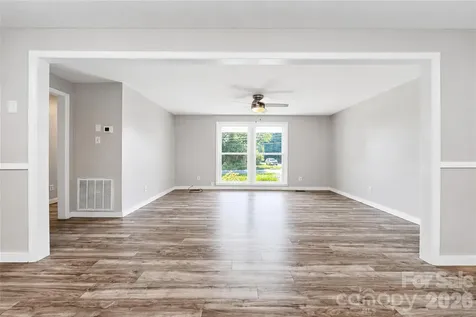 2121 24th Street NE Hickory NC 28601