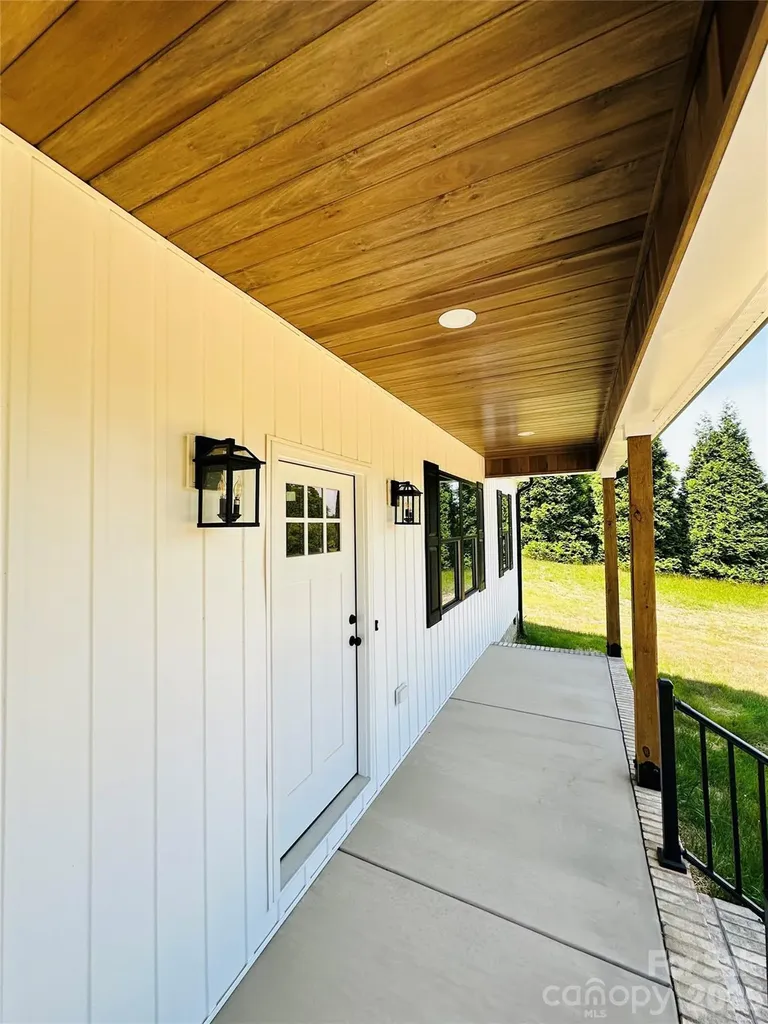 417 E 2nd Street Faith NC 28041