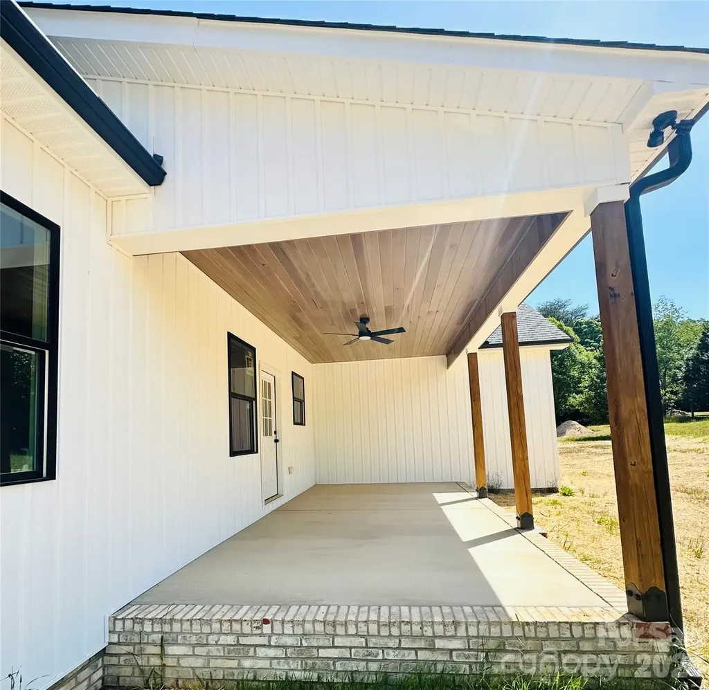 417 E 2nd Street Faith NC 28041