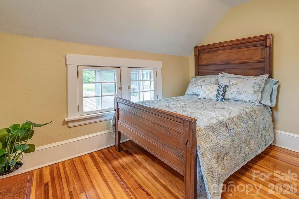 52 Gracelyn Road Asheville NC 28804