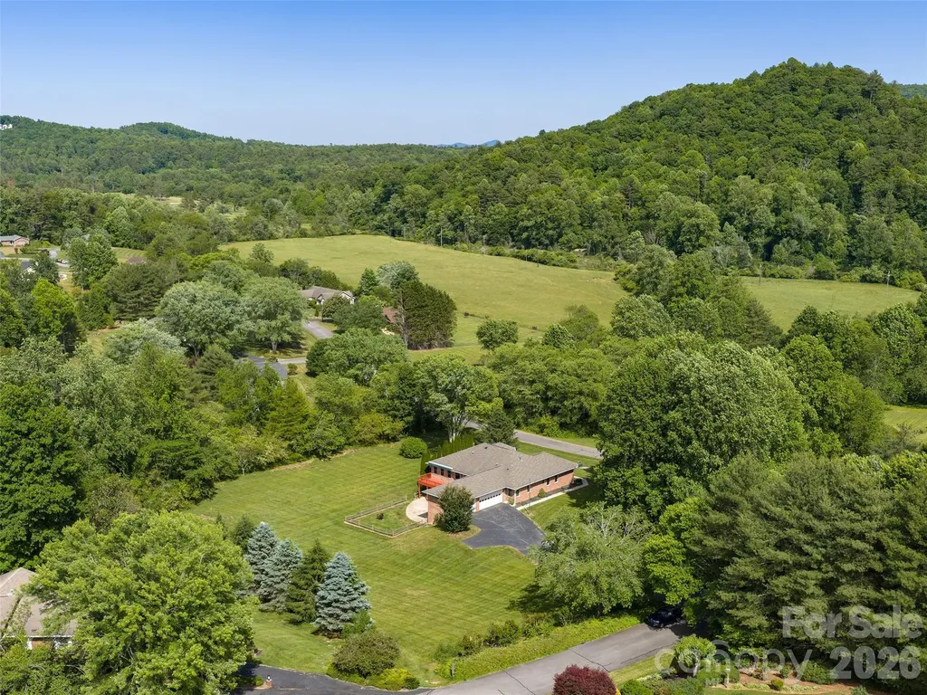 39 Beaumont Drive Hendersonville NC 28739