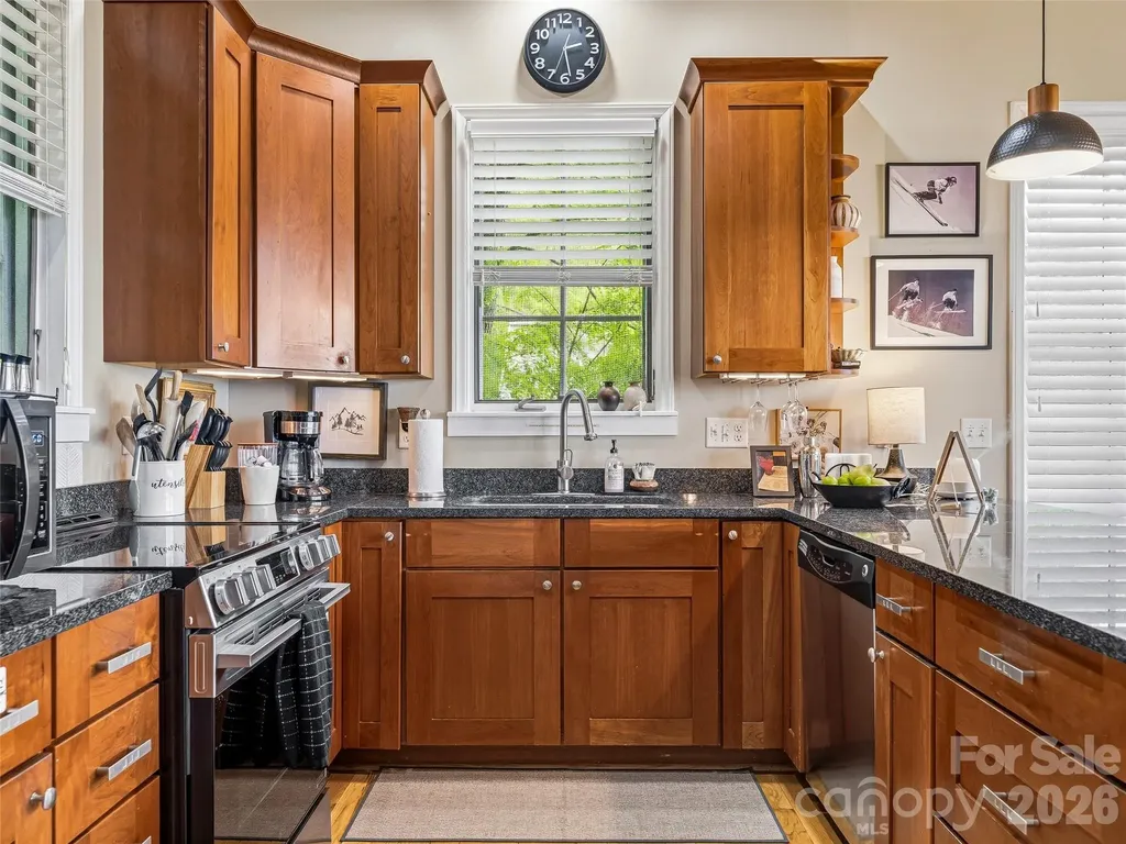 95 Breakaway Trail S Mars Hill NC 28754