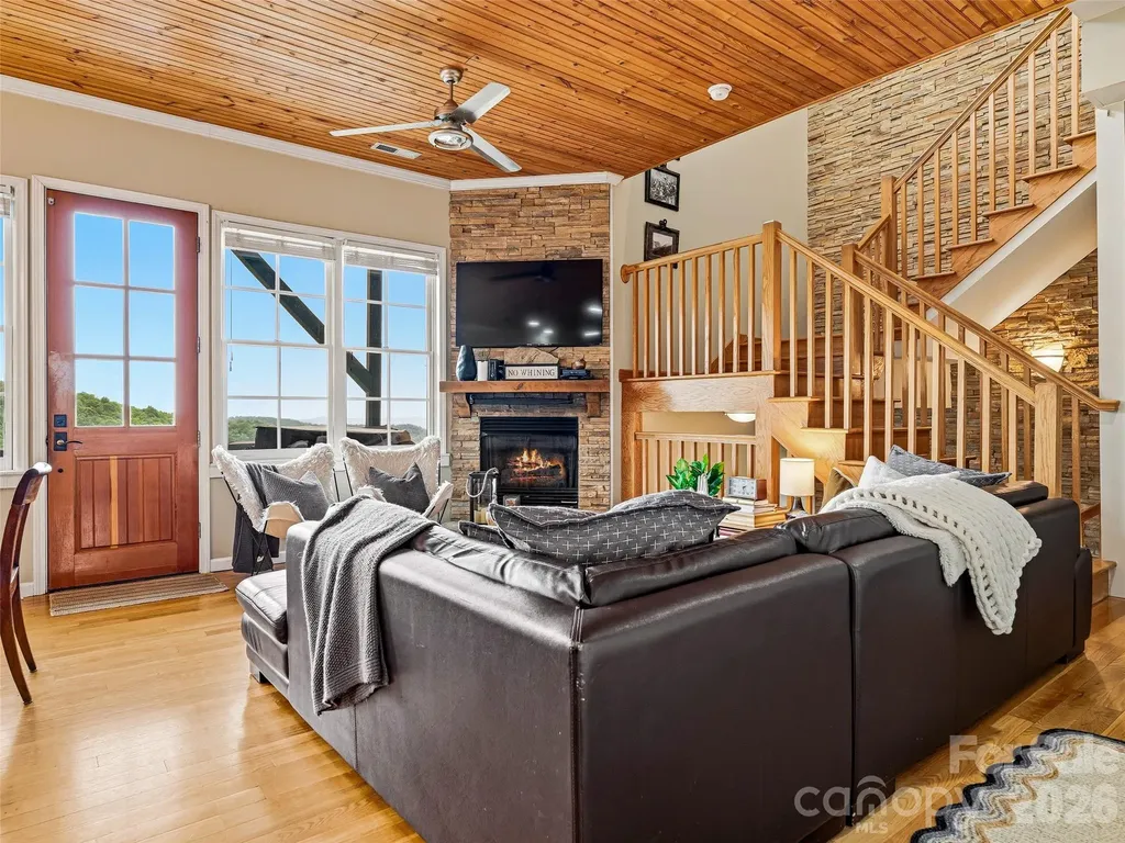95 Breakaway Trail S Mars Hill NC 28754