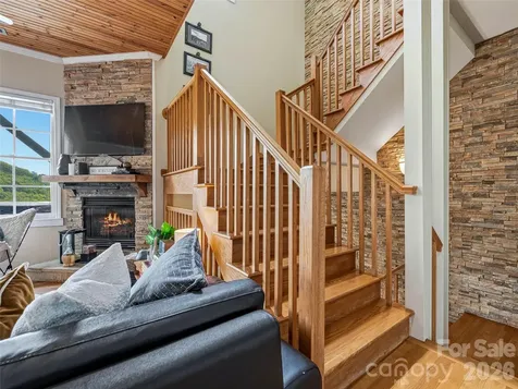 95 Breakaway Trail S Mars Hill NC 28754