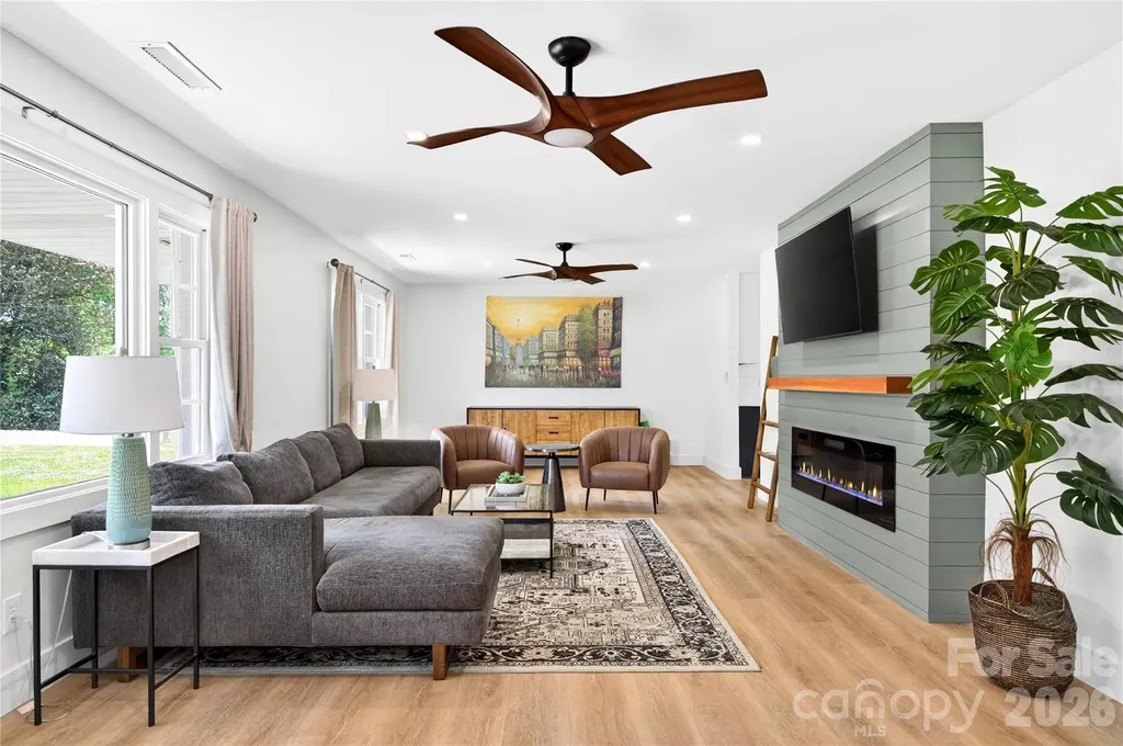134 W Oakview Road Asheville NC 28806