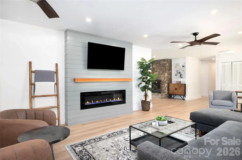 134 W Oakview Road Asheville NC 28806