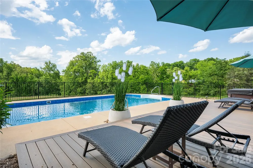134 W Oakview Road Asheville NC 28806