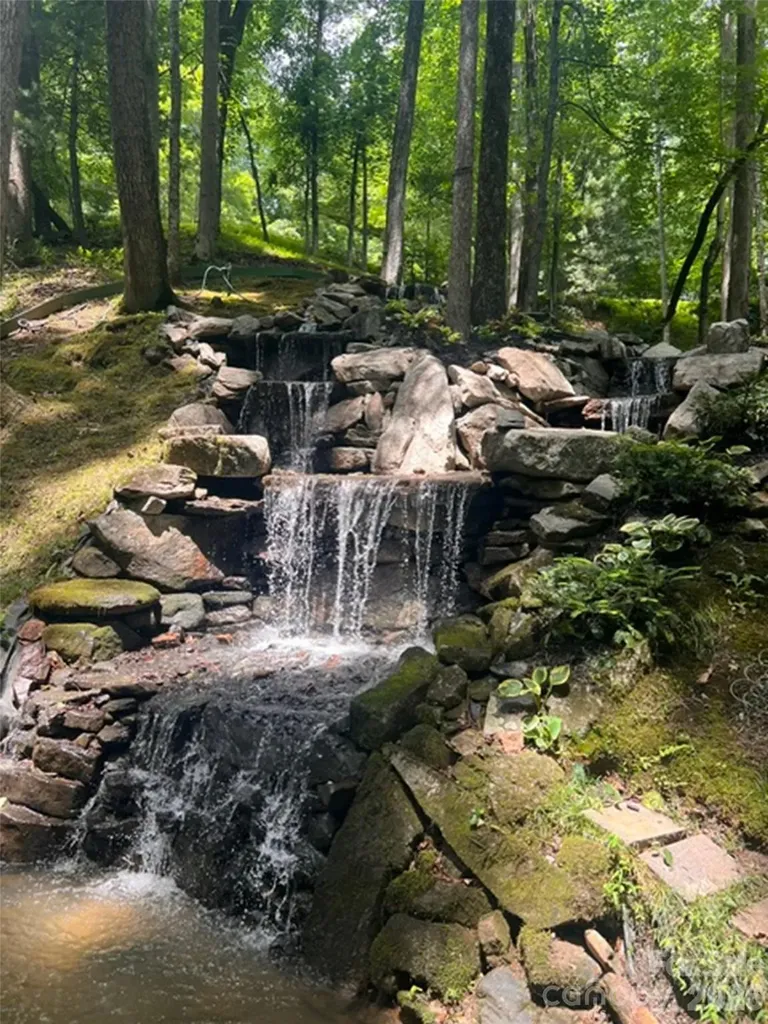 161 Chattooga Run Hendersonville NC 28739