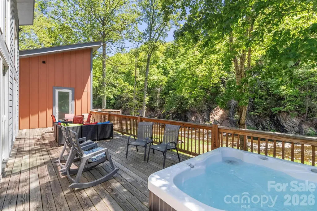 8061 State Hwy 80 S Burnsville NC 28714