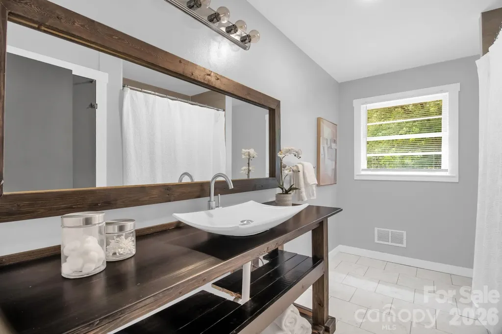 1623 Lumarka Drive Charlotte NC 28212