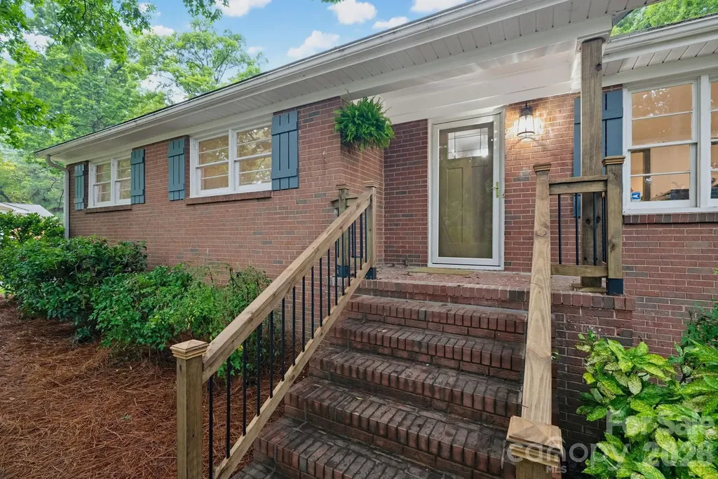 1623 Lumarka Drive Charlotte NC 28212