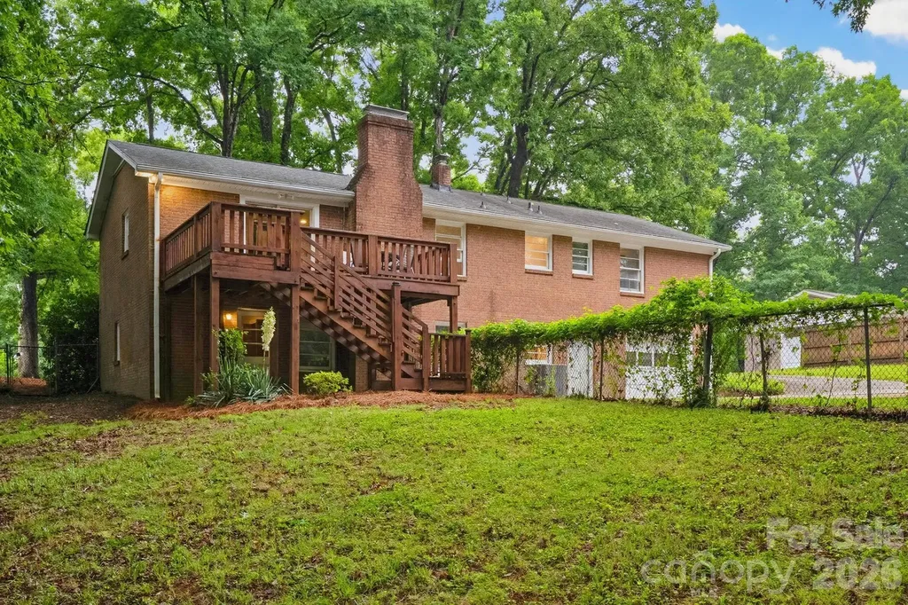 1623 Lumarka Drive Charlotte NC 28212