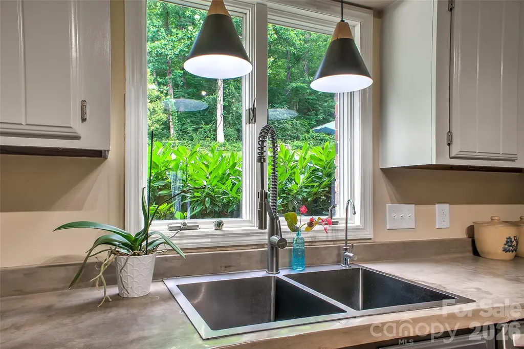 53 Braddock Way Asheville NC 28803