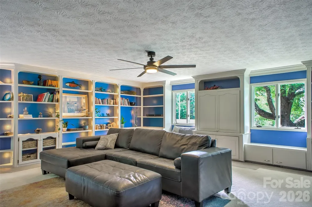 53 Braddock Way Asheville NC 28803