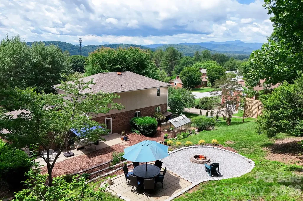 53 Braddock Way Asheville NC 28803