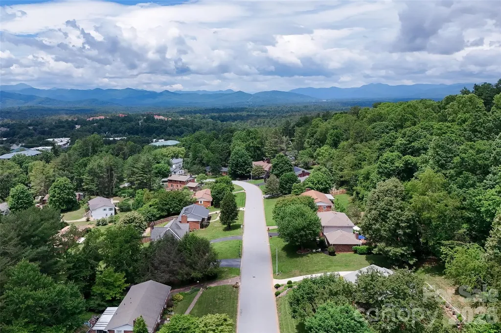 53 Braddock Way Asheville NC 28803