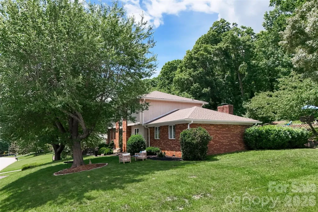 53 Braddock Way Asheville NC 28803
