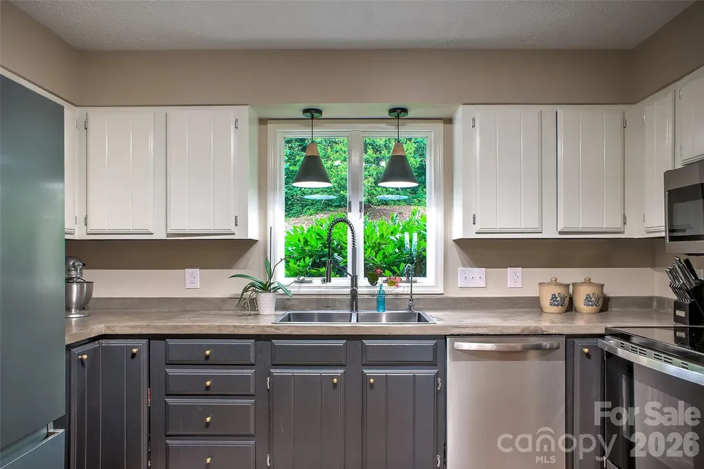 53 Braddock Way Asheville NC 28803