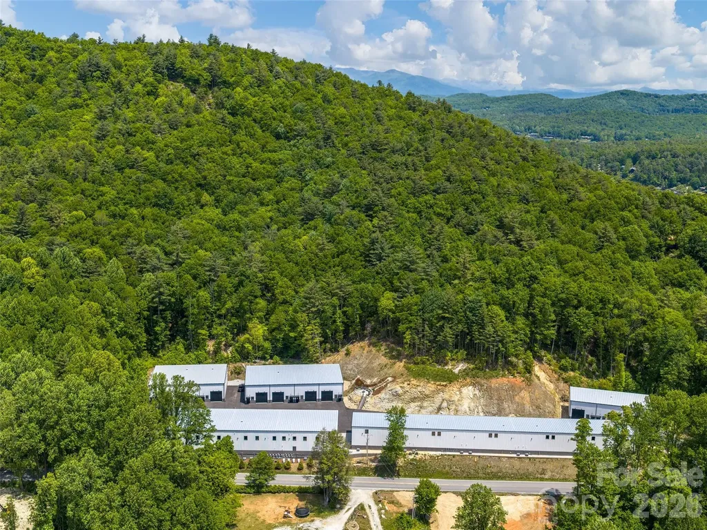 130 Speed Way Lake Toxaway NC 28747