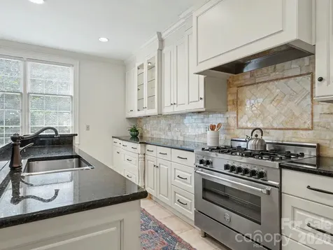 148 Perrin Place Charlotte NC 28207