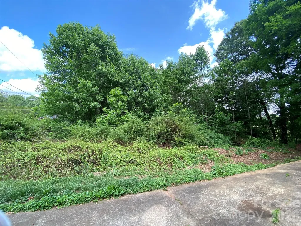 2061 Colonial Lane Hickory NC 28601