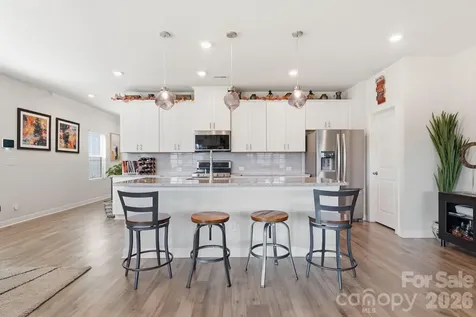 5012 Shadbush Road Charlotte NC 28215