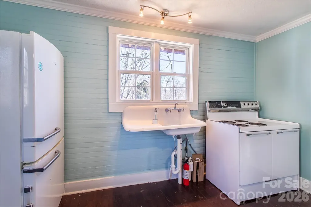 105 Adams Hill Road Asheville NC 28806
