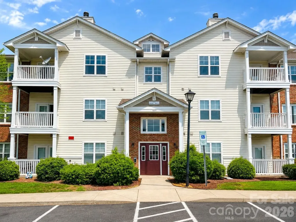 9813 Hyde Glen Court Charlotte NC 28262