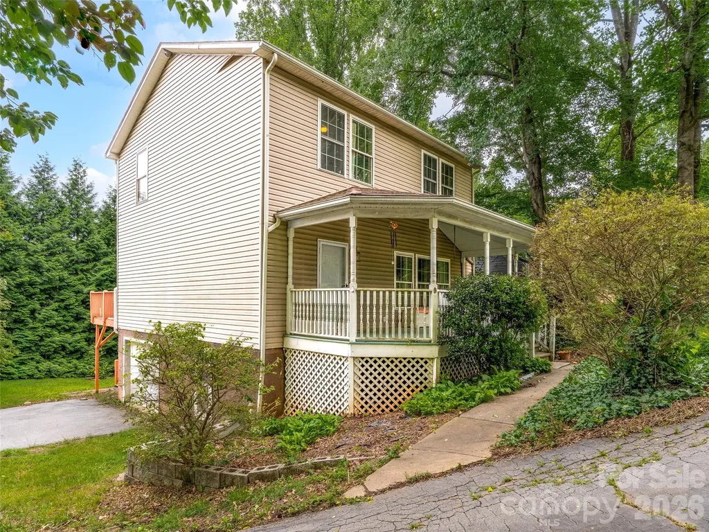 17 Captains Drive Candler NC 28715
