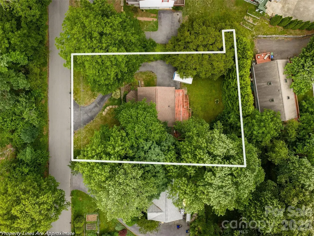 17 Captains Drive Candler NC 28715