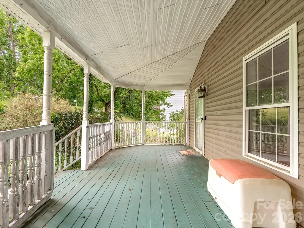 17 Captains Drive Candler NC 28715
