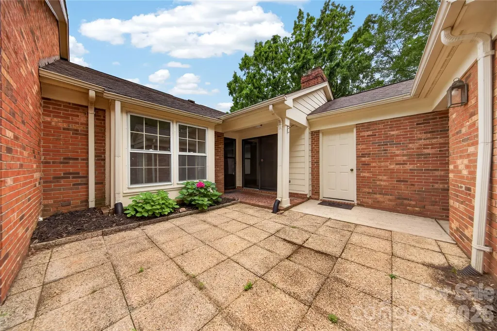 2405 Quail Lake Drive Charlotte NC 28210