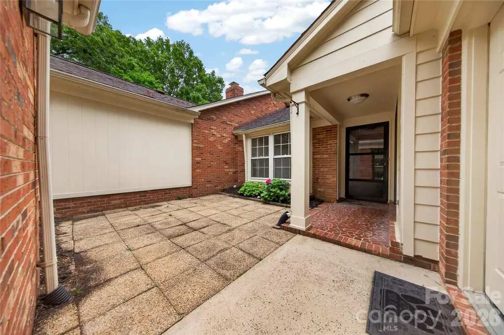 2405 Quail Lake Drive Charlotte NC 28210