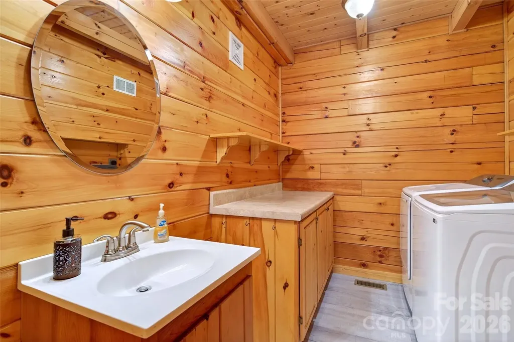545 Mountain Crest Drive S Marion NC 28752