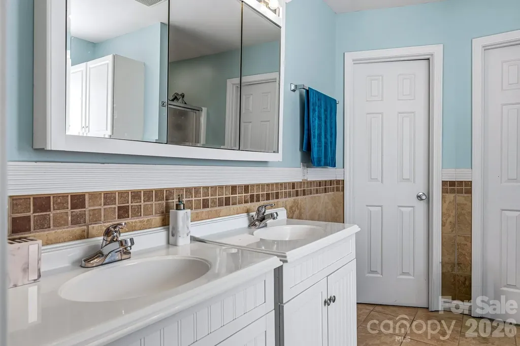 4816 Delprado Circle Charlotte NC 28216
