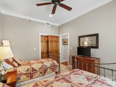 45 Creekside Way Burnsville NC 28714