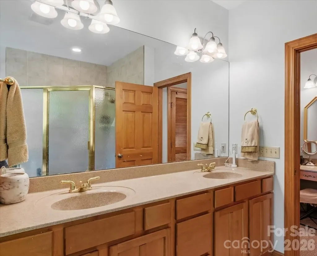 15 Ivy Point Lane Burnsville NC 28714