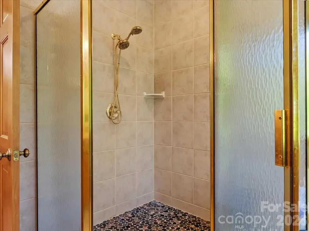 15 Ivy Point Lane Burnsville NC 28714