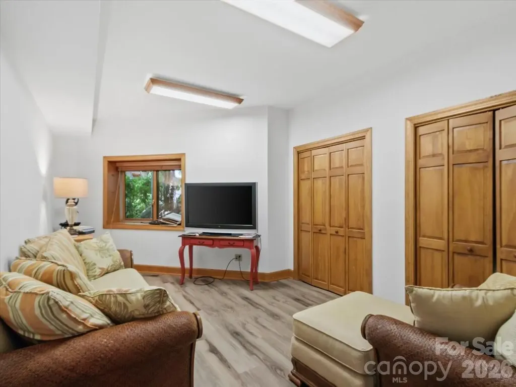 15 Ivy Point Lane Burnsville NC 28714