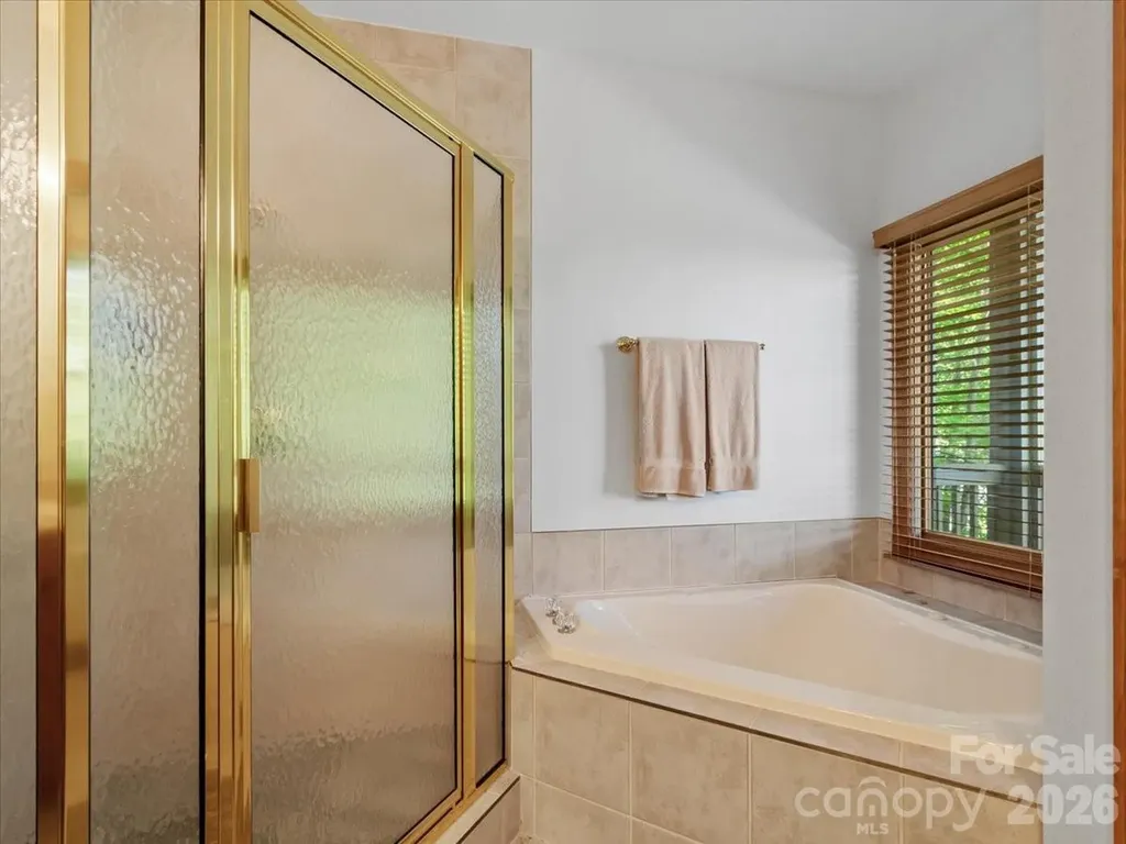 15 Ivy Point Lane Burnsville NC 28714