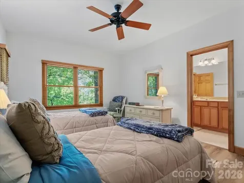 15 Ivy Point Lane Burnsville NC 28714