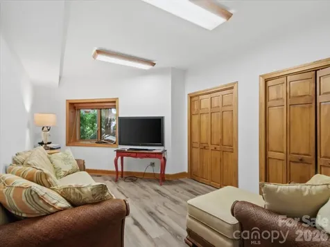 15 Ivy Point Lane Burnsville NC 28714